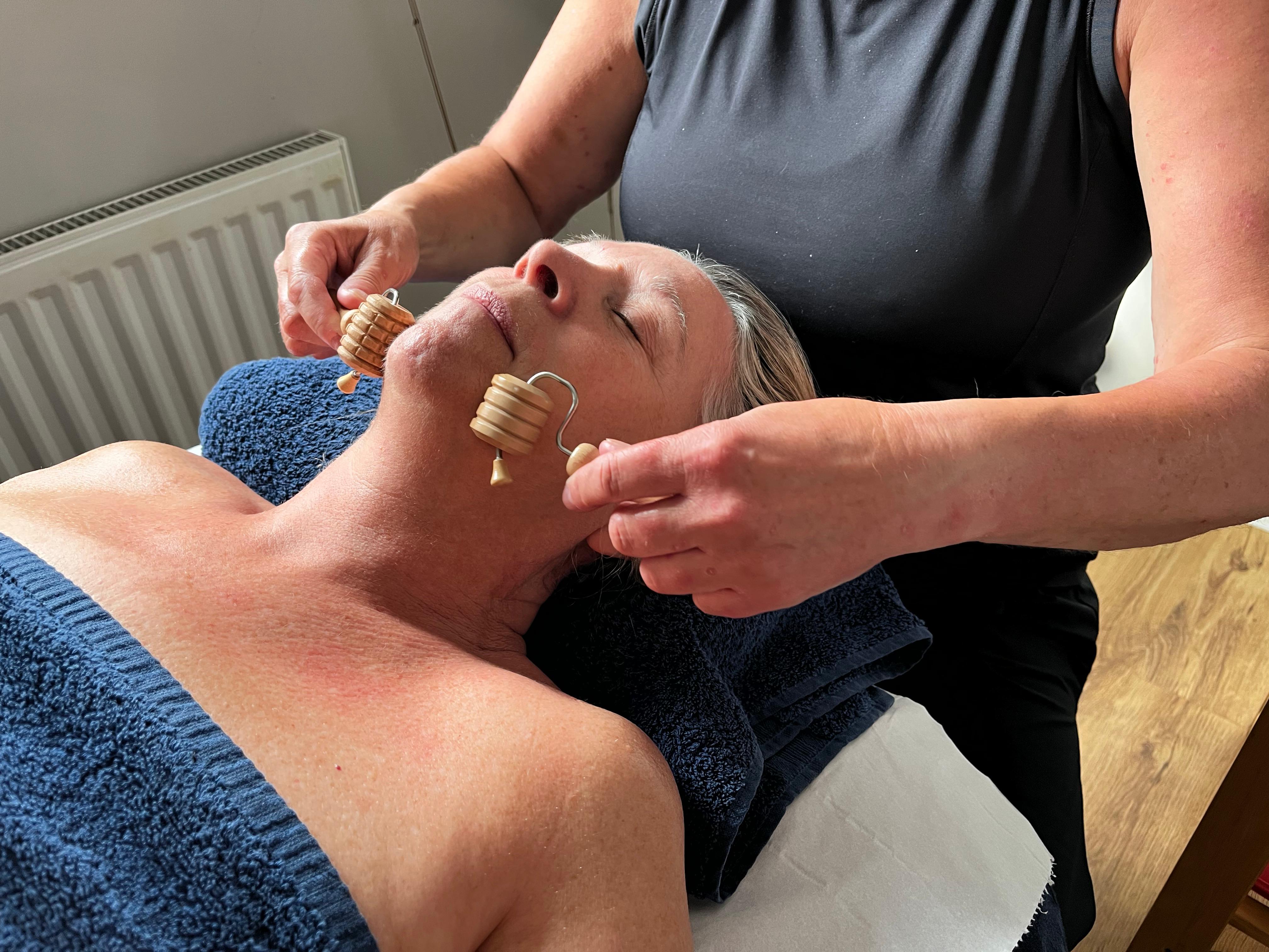 Facial Maderotherapy